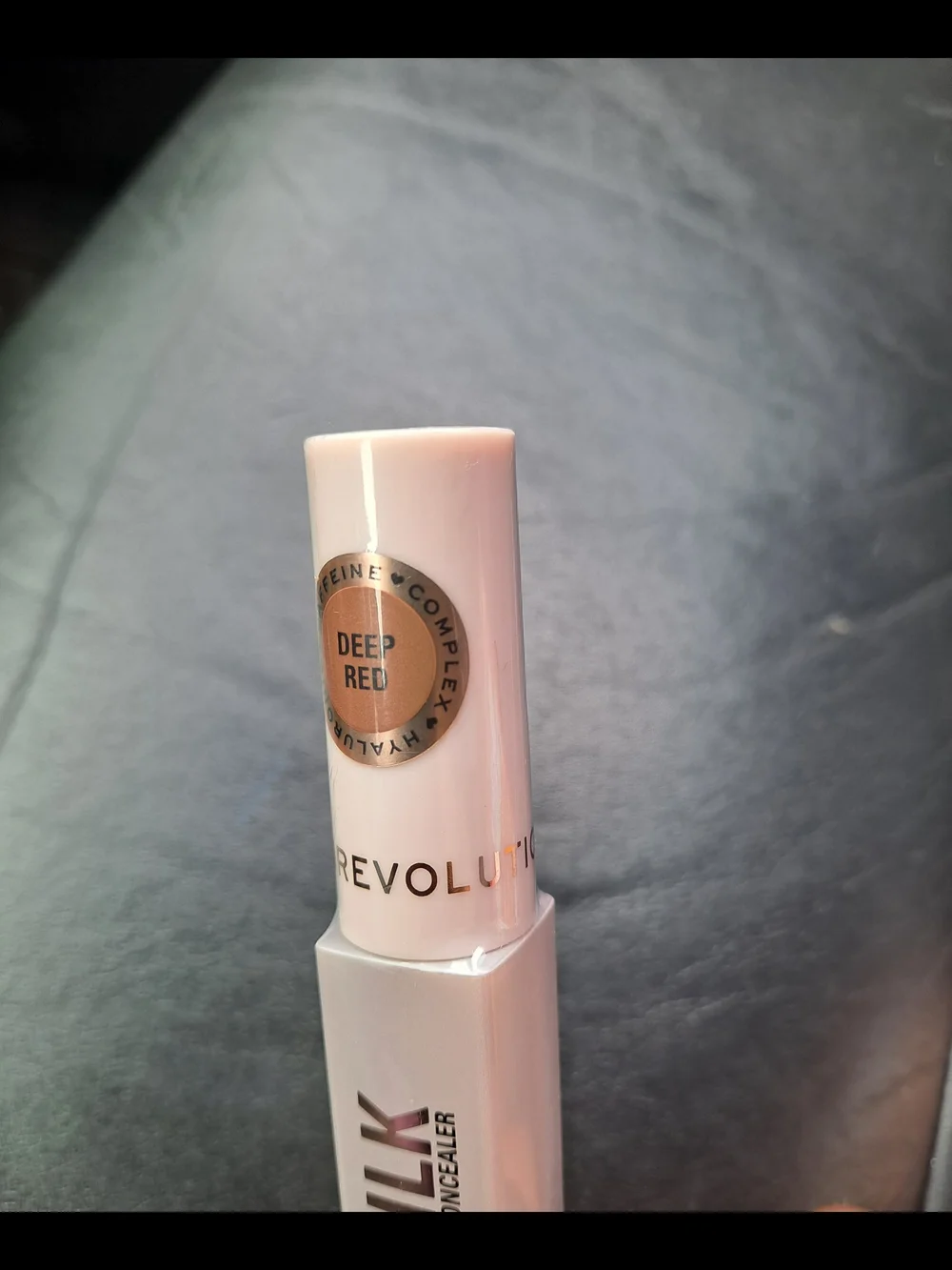 Skin Silk Under Eye Brightener - Deep Red -